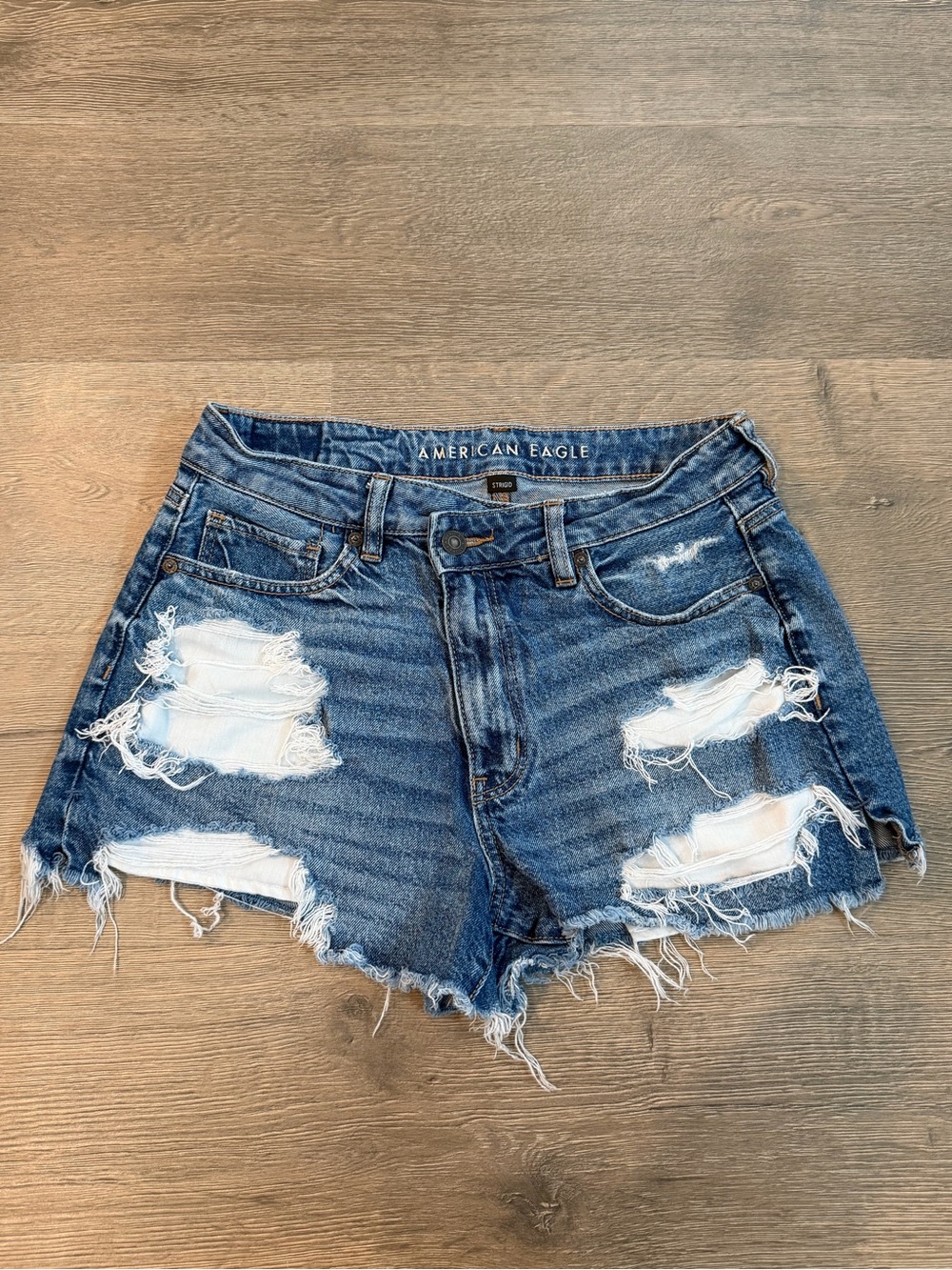 American Eagle Strigid Mom Shorts High Rise Distressed 8